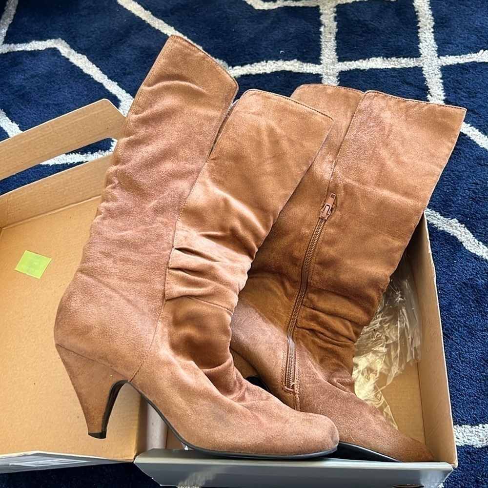 Brown slouchy boots